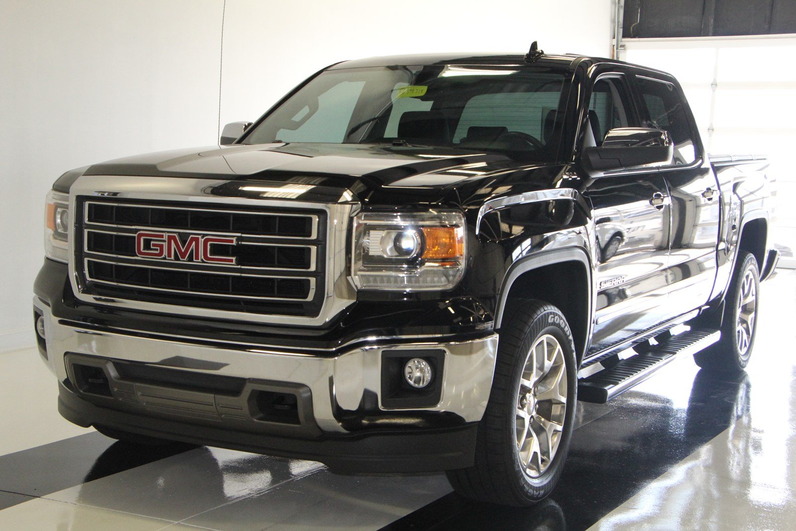 Pre-Owned 2015 GMC Sierra 1500 SLT